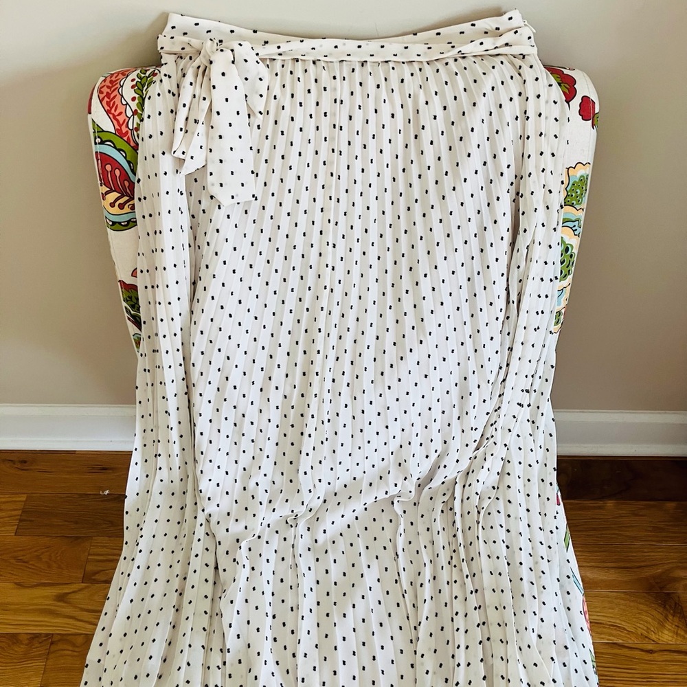 Gently Worn Loft Pleated Midi Skirt with Sash Black/White Size 6 - Picture 2 of 12